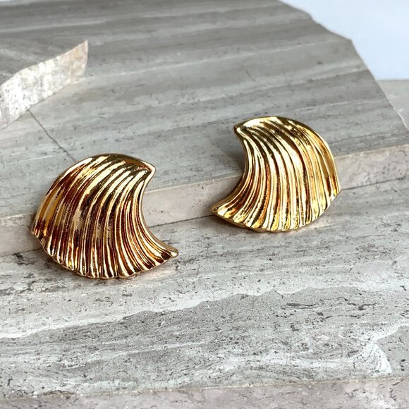 NEW~ Anthropologie Casa Clara "Arabesque" Gold Upside Down Wave Post Earrings - Picture 7 of 7